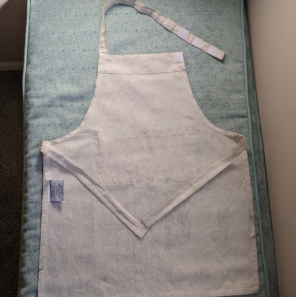 William Sonoma Children's Beatrix Potter Peter Rabbit Apron - Picture 8 of 16